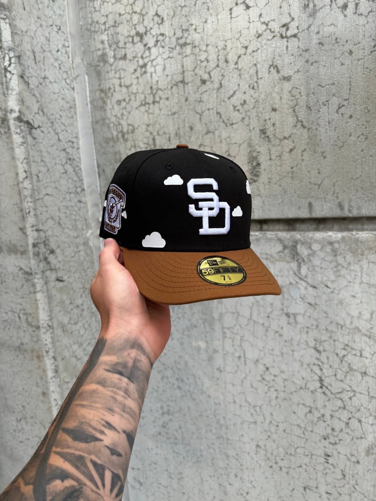 Image of TRI TONE BROWN VISOR SAN DIEGO PADRES CUSTOM FITTED CAP