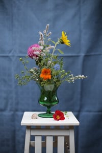 Image 2 of Vase, grünes Glas, mit Fuss,  ca 15cm hoch