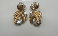 Gold & pearl earring