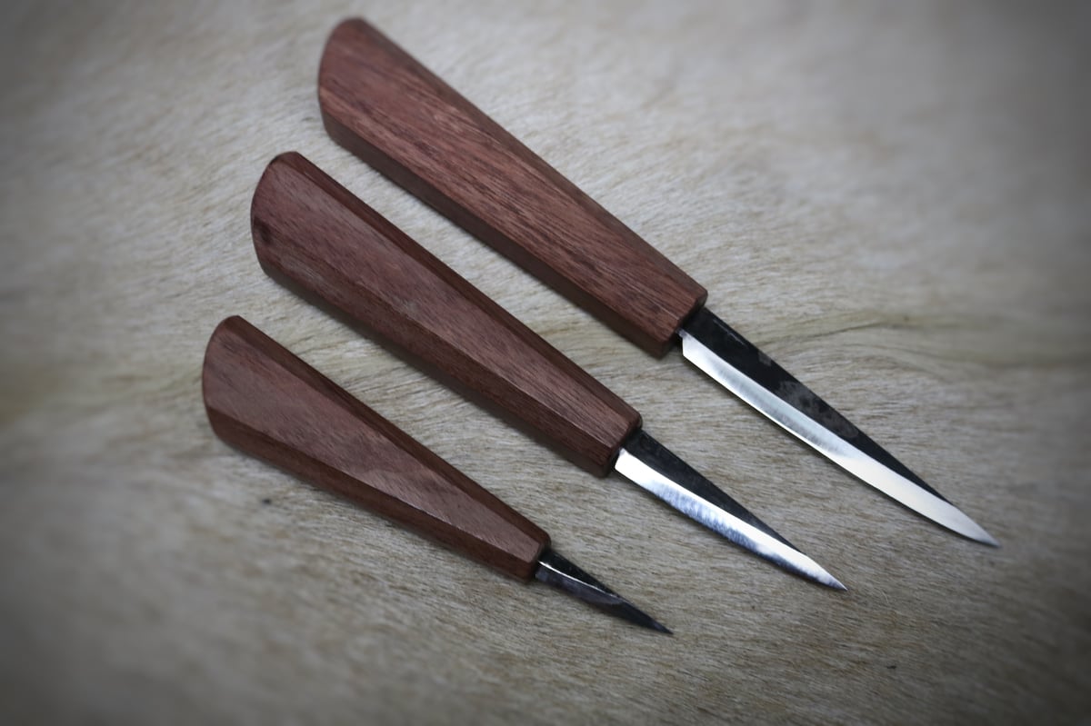 Image of Laser slöjd with purpleheart handle and veg tan leather sheath