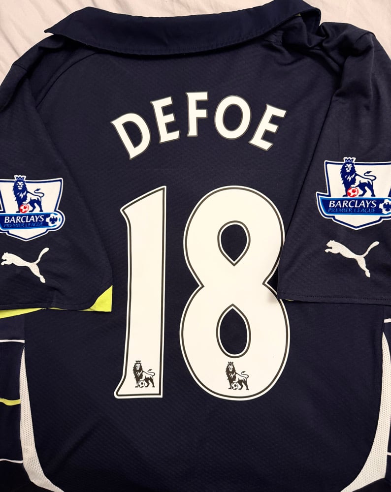 Image of PRE ORDER: Tottenham Hotspur “DEFOE 18” 2010/11 Third Shirt + PL patches (L)