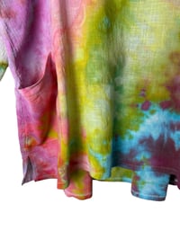 Image 6 of 1XL 100% Cotton Woven Forager Pocket Top in Watercolor Ice Dye
