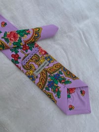 Image 4 of GRAVATA COR LILA.
