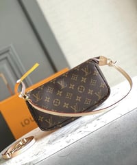 Image 1 of Pochette Crossbody 