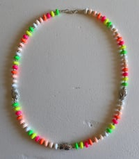 Image 1 of Collier bonbon fluo et poisson 