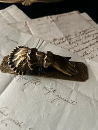 Image 7 of Magnifique petite pince à courrier en laiton ouvragée, époque victorienne, 1850-1890.