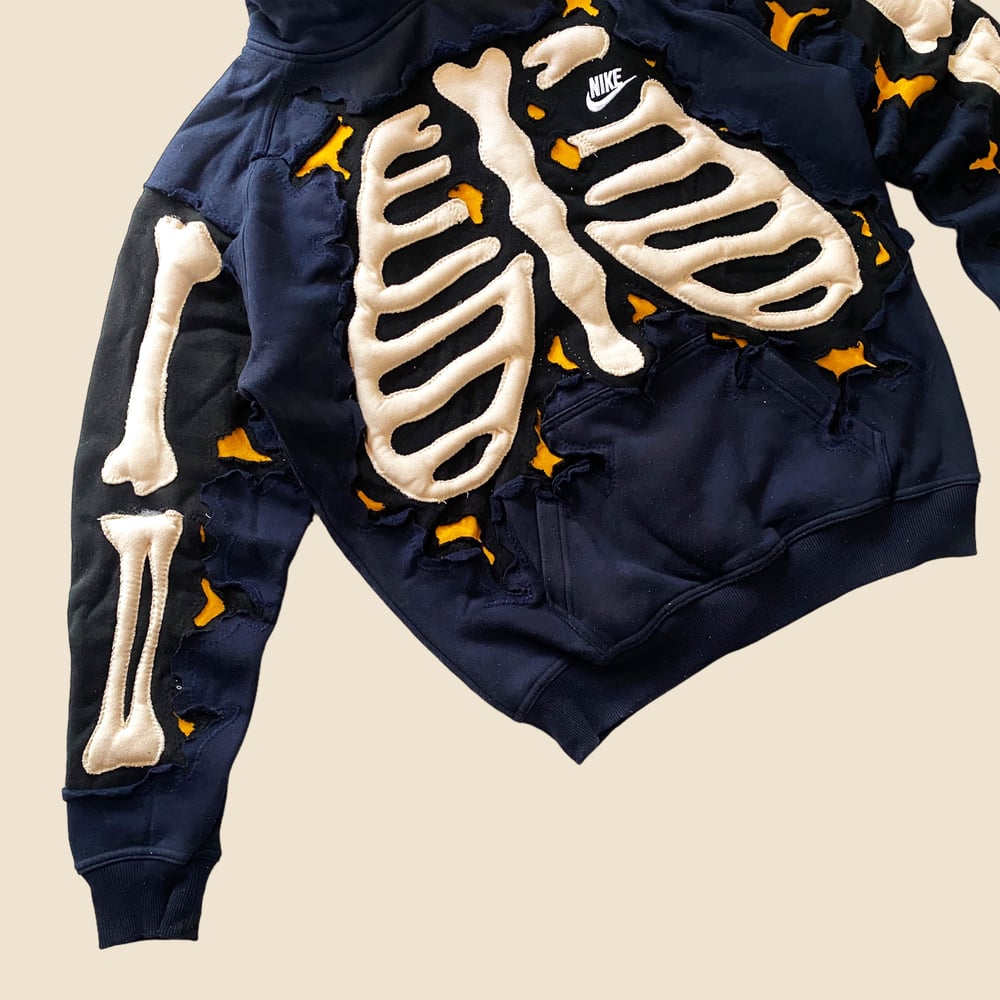 REWORKED NIKE 3D PUFF SKELETON HOODIE SIZE M