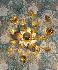 Image 1 of Applique murale fleurie dorée 