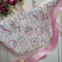 Image 4 of Castle Chic XL belt bag