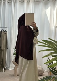 Image 3 of brown jersey hijāb