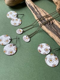 Image 2 of Daisy Do’s 