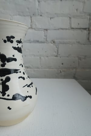 Sam Hewitt / Pouring Vessel 1