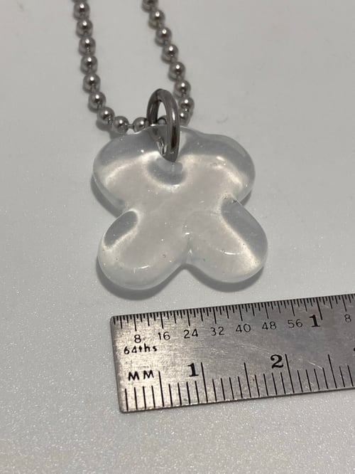 Image of crushed opal flat clover