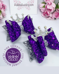 Image 1 of Queens Jubilee Bows