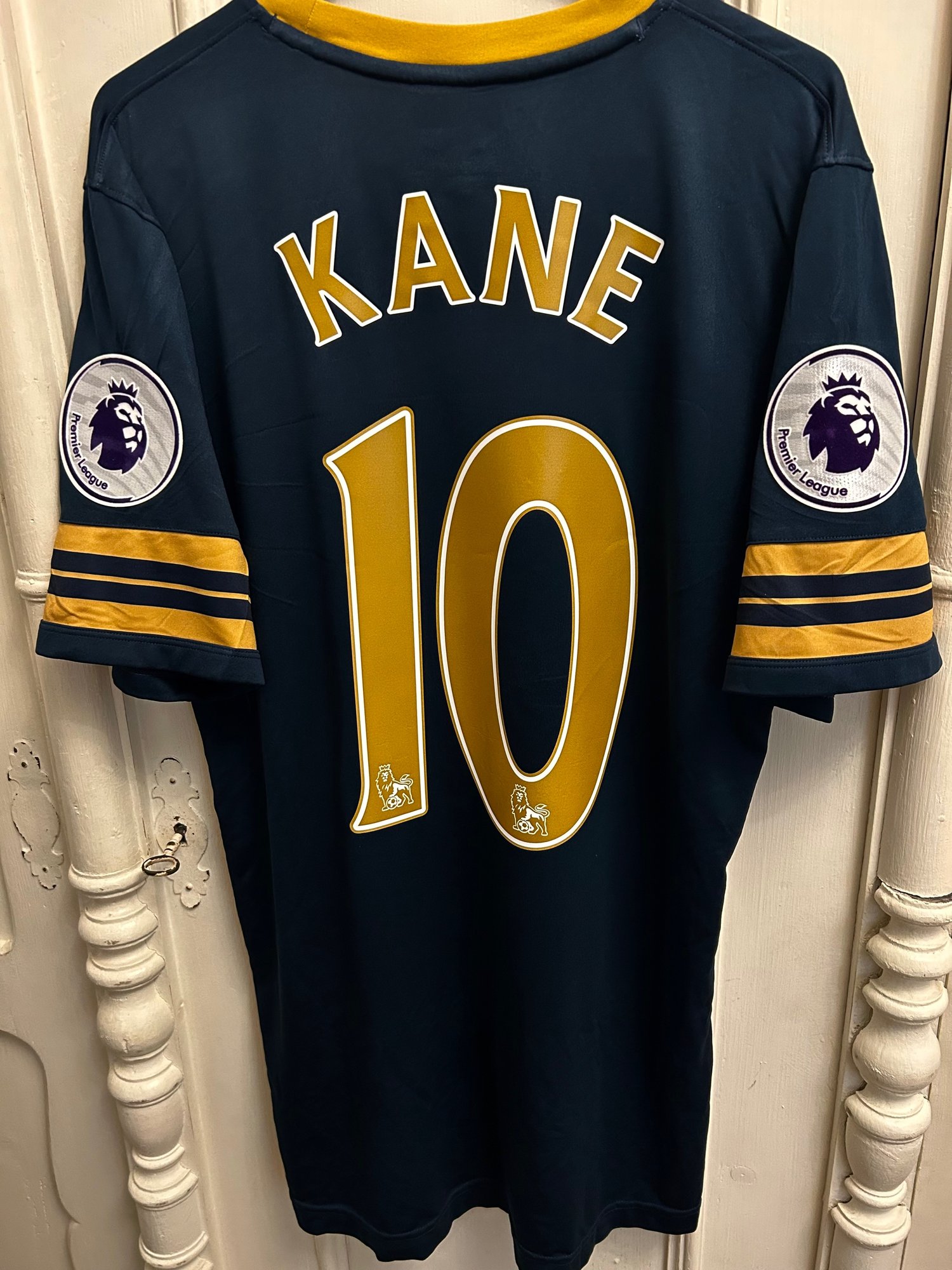 Image of Tottenham Hotspur “KANE 10” 2016/17 Away Shirt + PL patches (M)