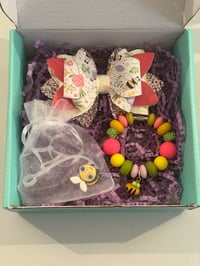 Image 2 of Bee straw topper