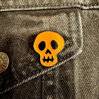Image 4 of Skull Pin 1”/25mm (Glow in the Dark)