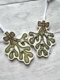 Image 2 of Mistletoe decoration 