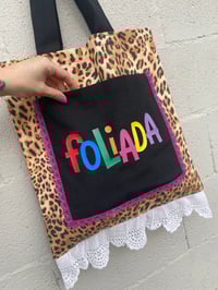 Image 1 of Bolsiña feita a man. fOLIADA leopardo. Deseñi exclusivo!