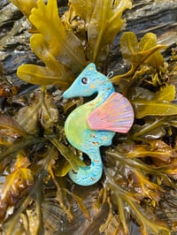 Image 2 of Beautiful pearly and gold seahorse 