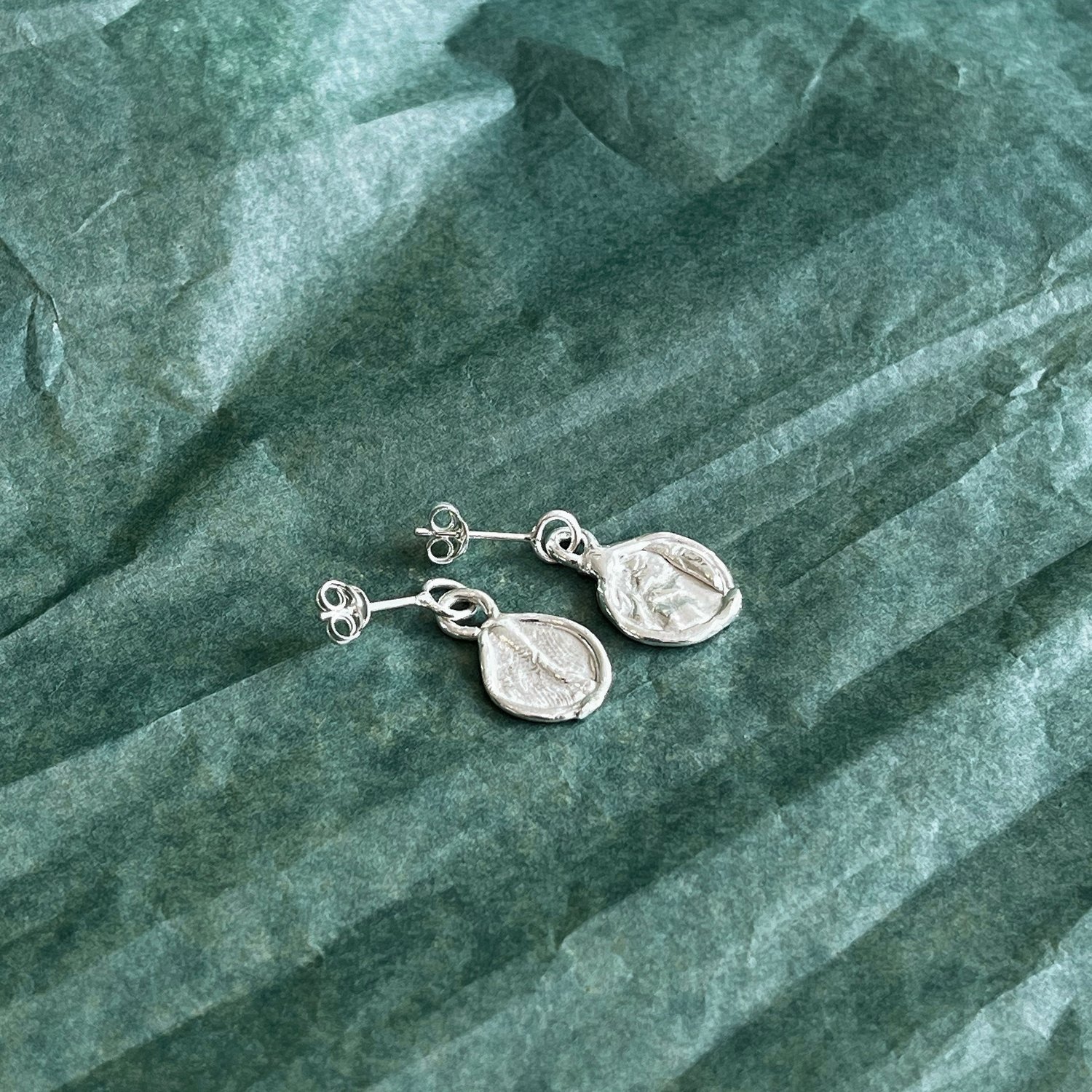 Image of Uisce Drip Drop Earrings