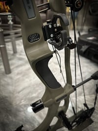Hoyt RX-9 Carbon Grip