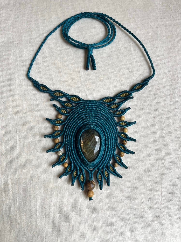 Image of Macramé necklace with labradorite 