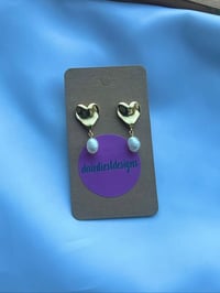 Image 5 of Hammered Heart Studs with Pearl Drop