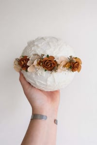 Image 1 of mini halo flowers marron