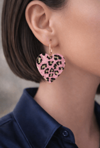 Image 4 of Boucles d'oreilles  coeur léopard 