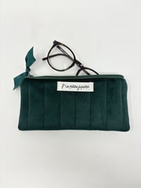 Image 1 of Pochette de transport LA SOLAIRE velours matelassé vert sapin