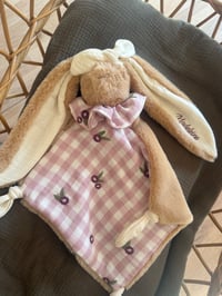 Image 4 of  DOUDOU ENVELOPPANT MARGUERITTE MAUVE