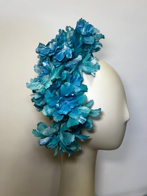 Image of Torquoise flower trail