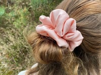 Image 6 of SCRUNCHIE OVERSIZED + STANDARD DIRTY PINK
