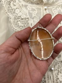 Image 5 of Superbe et grand camée en argent massif et coquillage, années 40-50