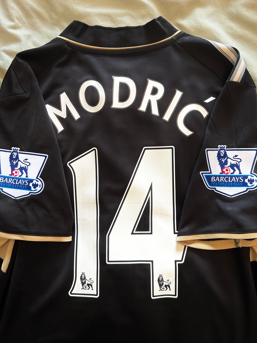 Image of Tottenham Hotspur “MODRIC 14” 2008/09 Third Shirt + PL patches