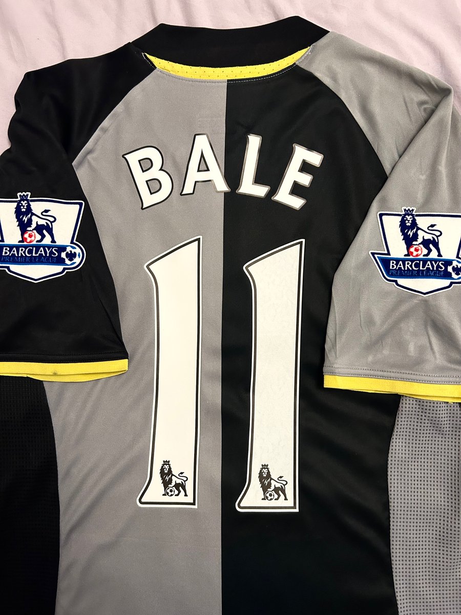 Image of Tottenham Hotspur “BALE 11” 2012/13 Third Shirt + patches (S)