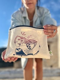 Image 4 of The Kiss Clutch: Natural - Gradient