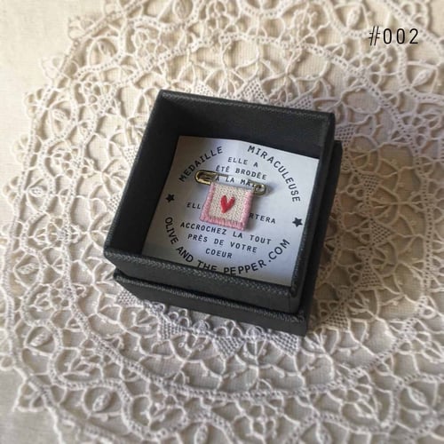 Image of Broche "Médaille Miraculeuse" (Multicolore)