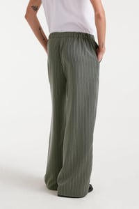 Image 3 of PANTALON RAYA DIPLOMÁTICA GRIS