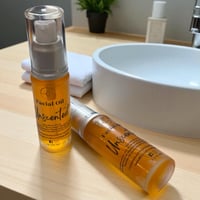 Image 4 of Face Oil/Non-Greasy