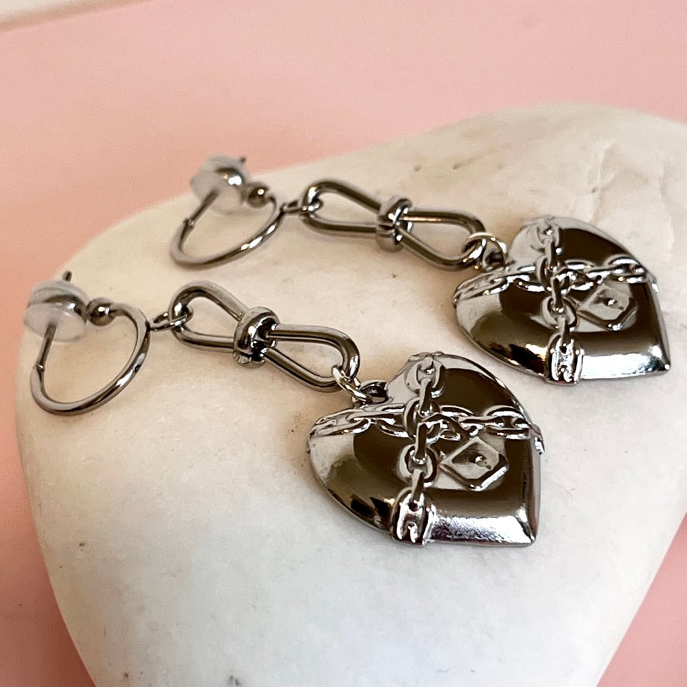 Image of Midi Chain Heart Half Hoops