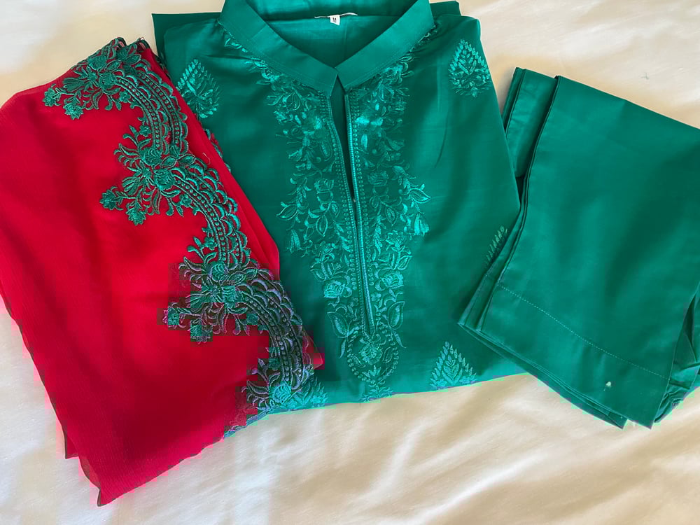 Leaf embroidery 