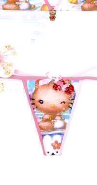 Image 6 of tanned hellokitty playing sand 