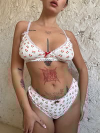 Image 1 of Triangle Cerises 