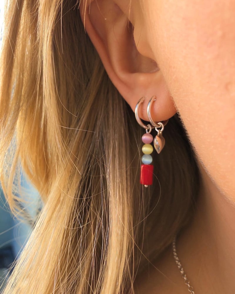 Image of 1 earring beads on row