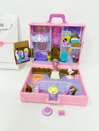 Image 9 of Ensemble bracelet et Polly Pocket La Valise Paris