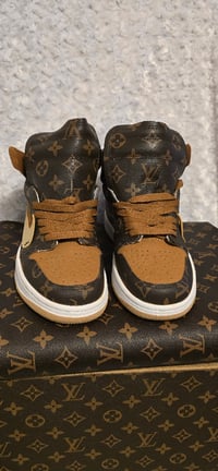 Image 2 of Size 9 Brown Sneakers, Tote, Hat & 3Stack