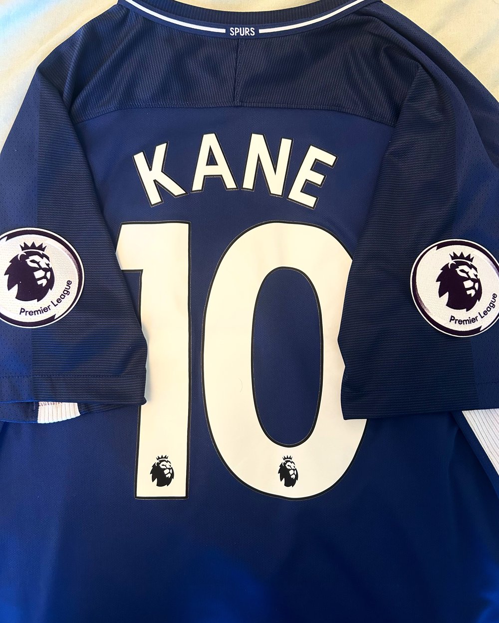 Image of Tottenham Hotspur “KANE 10” 2017/18 Away Shirt + PL patches (M)