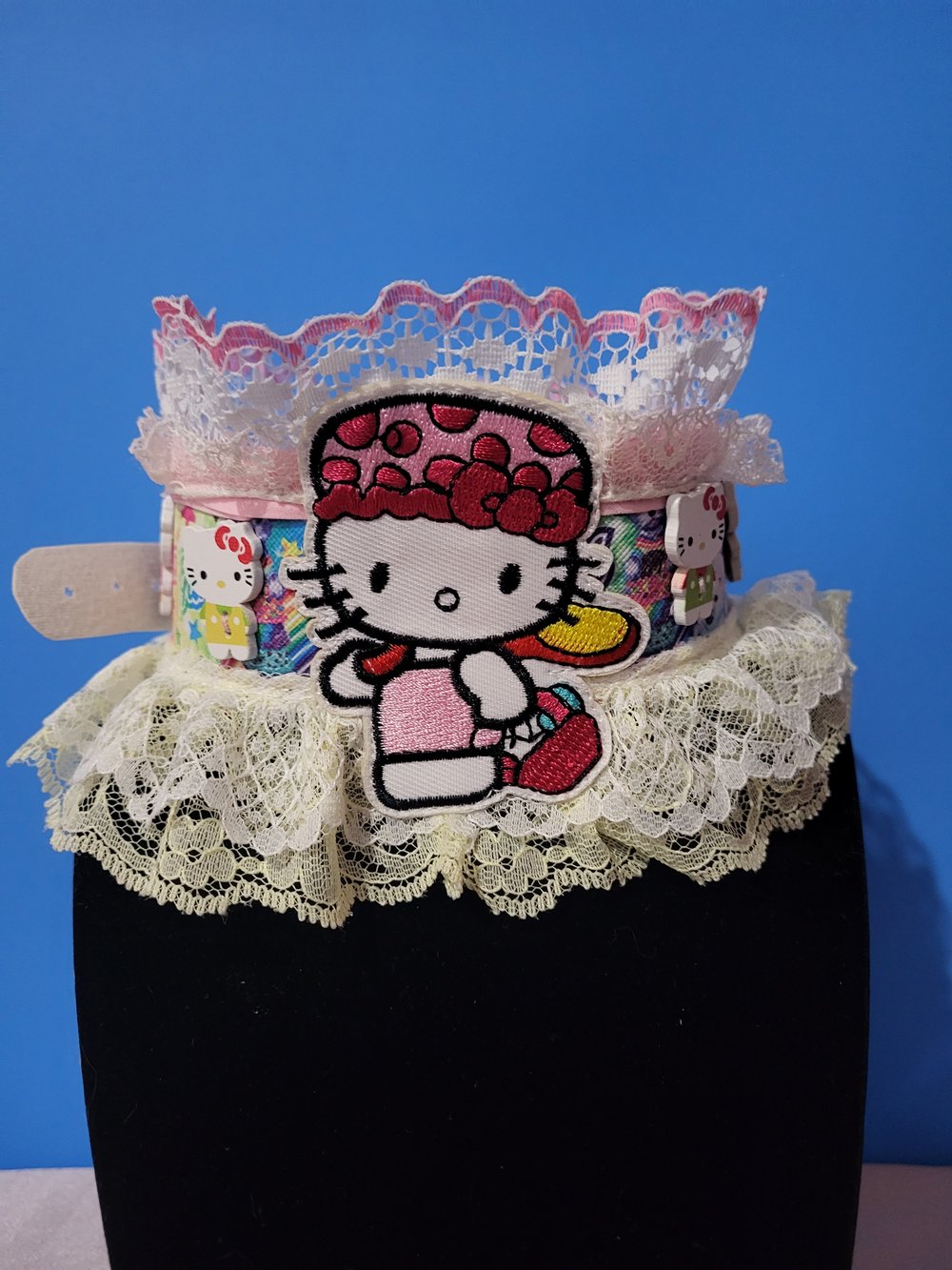 HELLO KITTY PATCH CHOKER